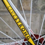 Oczywiście lakierowanie ramy z elementami dla Armstronga obowiązkowymi - logo Fundacji LiveStrong Oczywiście lakierowanie ramy z elementami dla Armstronga obowiązkowymi - logo Fundacji LiveStrong